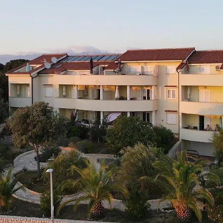 Nice In With House Sea View Mandre