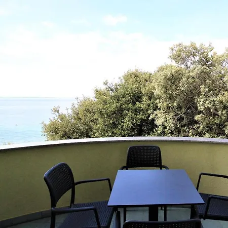 Nice In With House Sea View Apartmán