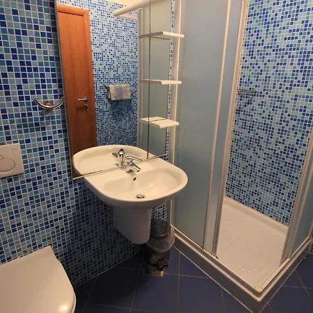 Nice In With House Sea View Apartmán Mandre