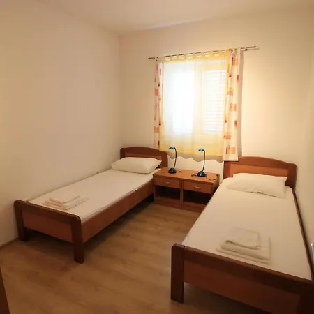 Nice In With House Sea View Apartmán Mandre